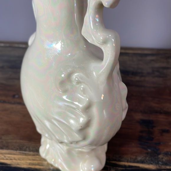 Vintage vase with iridescent glaze in ivory. Hand made by Elsie D. in 1978 - Picture 15 of 17